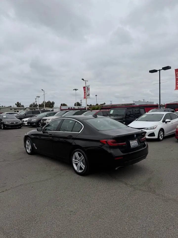 Used 2022 BMW 530i w/ Convenience Package RWD image 4