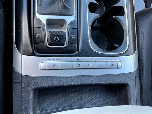 Used 2022 Kia Carnival LX FWD image 38