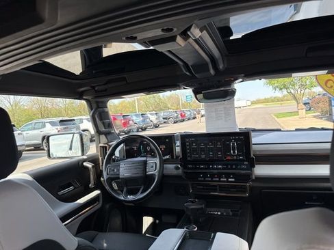 Used 2025 GMC Hummer EV 3X image 40