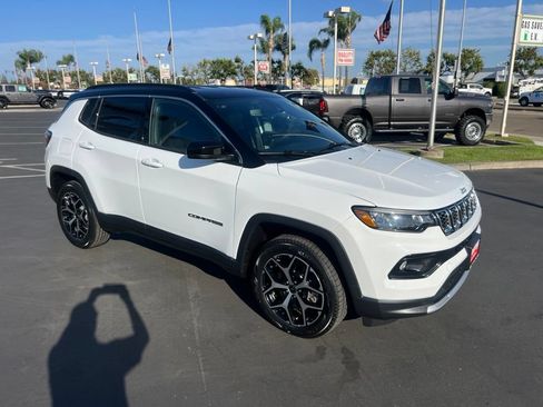 Used 2025 Jeep Compass Limited AWD/4WD image 7