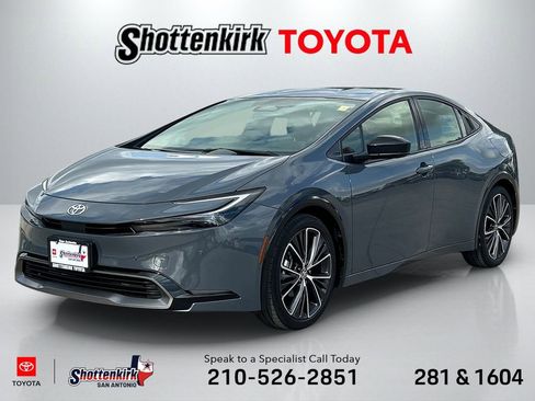 Used 2025 Toyota Prius XLE image 1