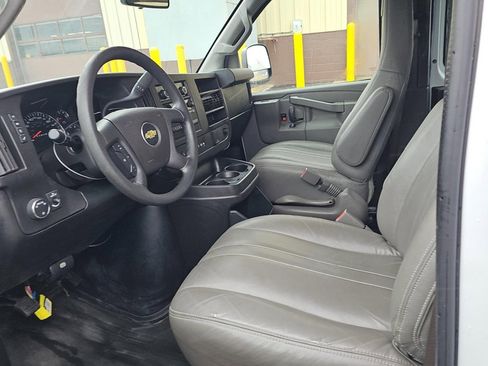 Used 2018 Chevrolet Express 2500 w/ Driver Convenience Package RWD image 11