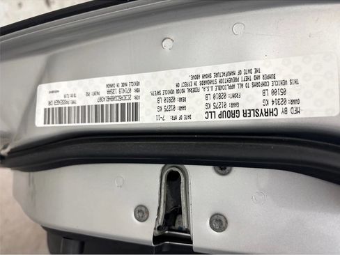 Used 2011 Chrysler 300 Limited image 29