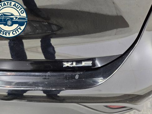 Used 2024 Toyota Highlander XLE AWD/4WD image 37