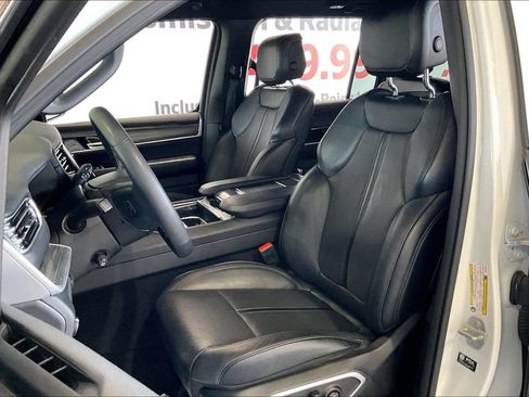 Used 2024 Jeep Wagoneer L Series II w/ Flexible Seating Group AWD/4WD image 3