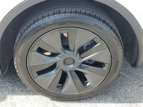 Used 2025 Tesla Model Y Long Range image 5