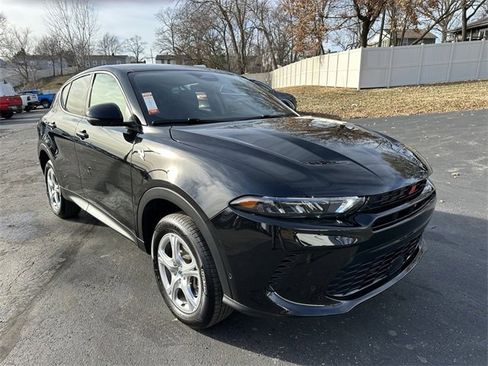 Used 2024 Dodge Hornet GT w/ Tech Pack w/o Parking image 4