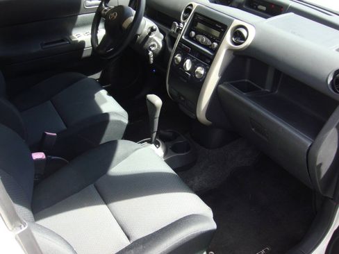 Used 2006 Scion xB FWD image 9