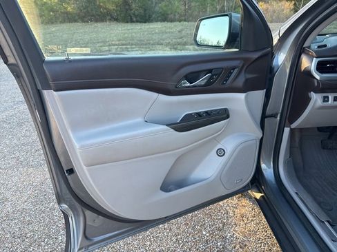 Used 2021 GMC Acadia SLT w/ Premium Package image 14