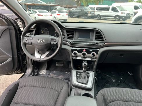 Used 2019 Hyundai Elantra SE w/ Cargo Package FWD image 13