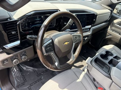 Used 2022 Chevrolet Silverado 1500 LT AWD/4WD image 16