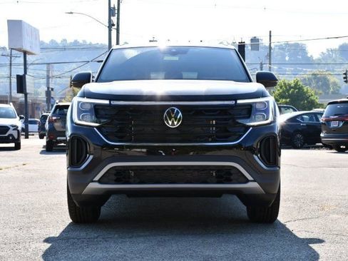 New 2026 Volkswagen Atlas Cross Sport SE image 2