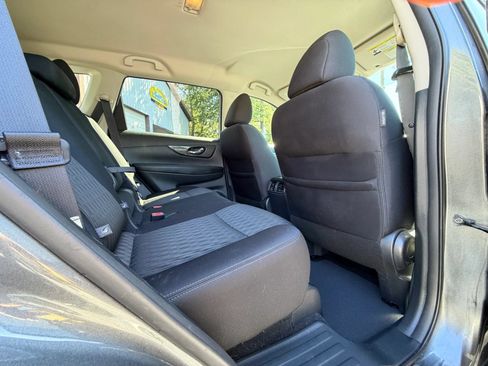 Used 2018 Nissan Rogue SV w/ Premium Package FWD image 25