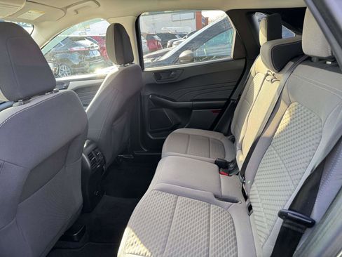 Used 2022 Ford Escape SE w/ SE Sport Appearance Package image 9