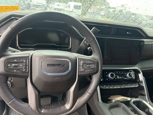 Used 2025 GMC Sierra 2500 Denali Ultimate AWD/4WD image 12