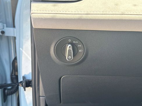 New 2025 Volkswagen Taos SE image 30