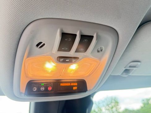Used 2021 Chevrolet TrailBlazer LT w/ Sun and Liftgate Package FWD image 12