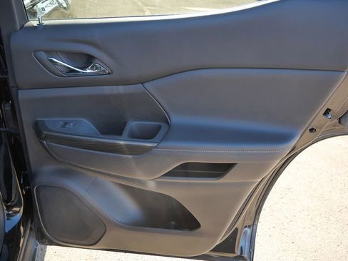 Used 2023 GMC Acadia SLT image 18