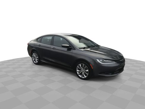 Used 2015 Chrysler 200 S w/ Comfort Group image 2
