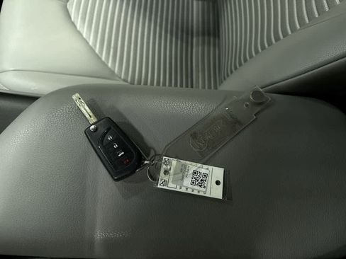 Used 2023 Toyota Camry SE image 30