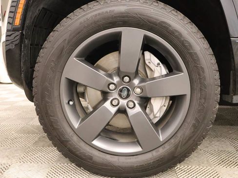 Used 2025 Land Rover Defender 130 X-Dynamic SE AWD/4WD image 6