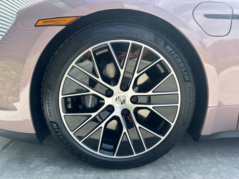 Used 2025 Porsche Taycan image 38