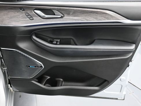 Used 2022 Jeep Grand Cherokee L Overland w/ Luxury Tech Group IV image 20