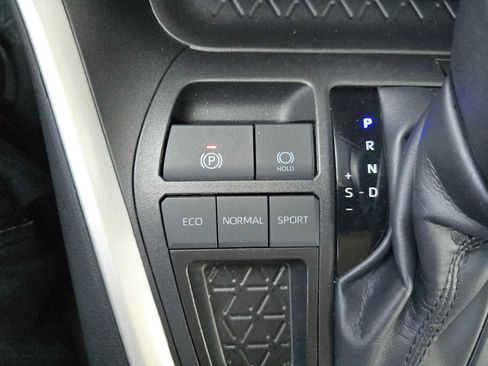 Used 2025 Toyota RAV4 LE FWD image 32