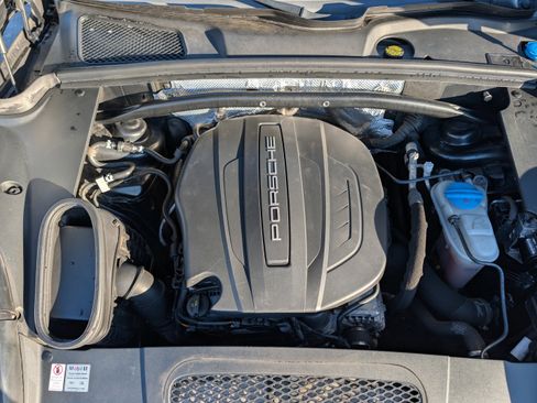 Used 2017 Porsche Macan image 21