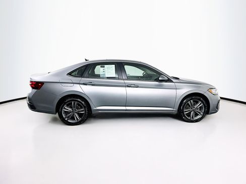 Used 2024 Volkswagen Jetta SE image 10