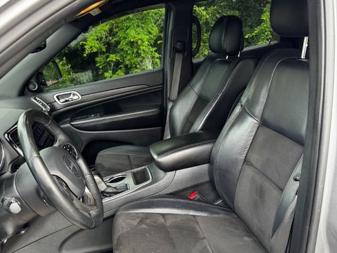 Used 2019 Jeep Grand Cherokee Altitude RWD image 9