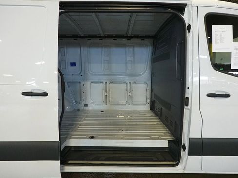 Used 2025 Mercedes-Benz Sprinter 2500 image 20