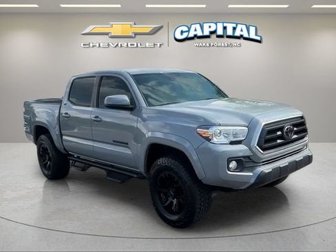 Used 2021 Toyota Tacoma SR5 AWD/4WD image 7