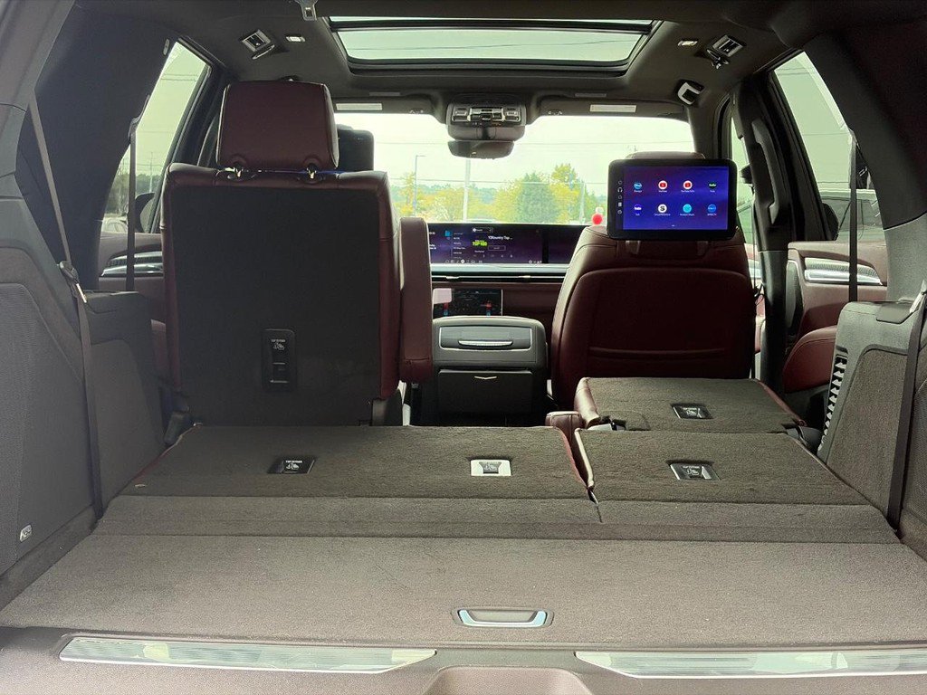 Certified 2025 Cadillac Escalade Sport w/ Touring Package AWD/4WD image 4