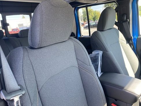 New 2025 Jeep Gladiator Willys image 29