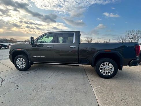 Used 2022 GMC Sierra 3500 Denali image 5