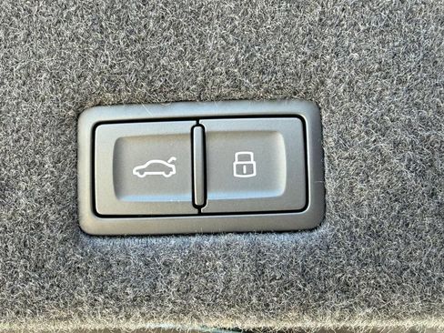 Used 2024 Lamborghini Urus S AWD/4WD image 7