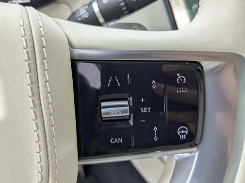 Certified 2025 Land Rover Range Rover SE image 13