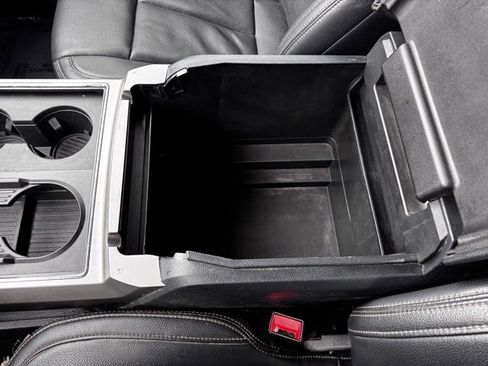 Used 2022 Ford F350 Lariat w/ Chrome Package image 22