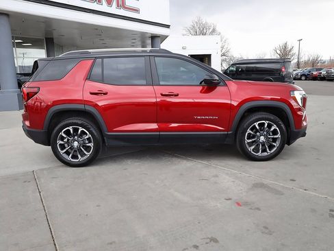 Used 2025 GMC Terrain Elevation w/ Elevation Premium Package image 7