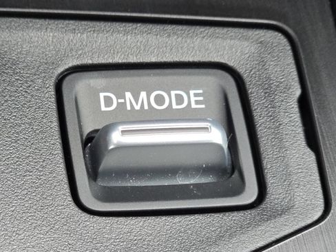 Used 2025 Nissan Kicks SR AWD/4WD image 31