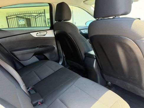 Used 2022 Kia Forte LXS w/ LXS Technology Package FWD image 6