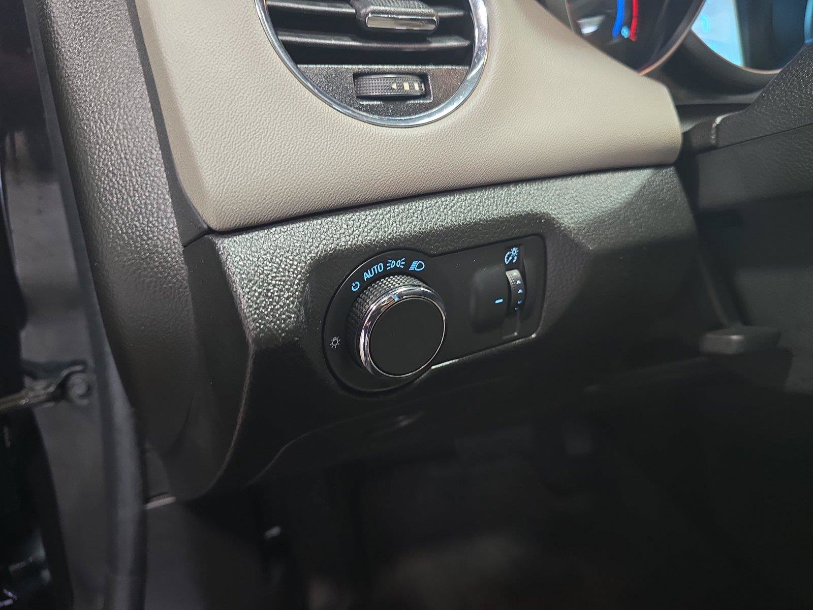 Used 2016 Chevrolet Cruze LT w/ Technology Package FWD image 22