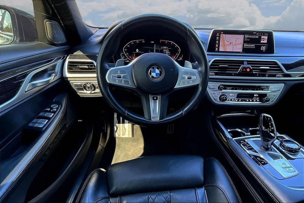Used 2021 BMW 750i xDrive w/ Executive Package AWD/4WD image 8