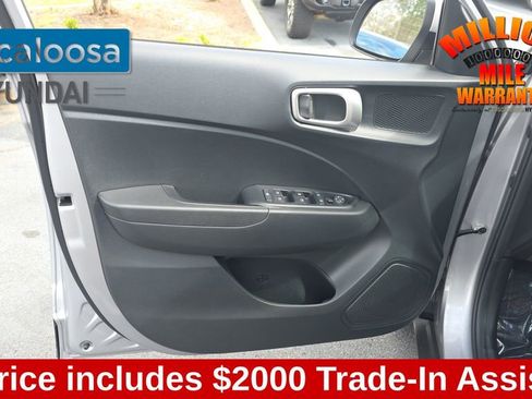 Used 2024 Hyundai Venue SEL image 12