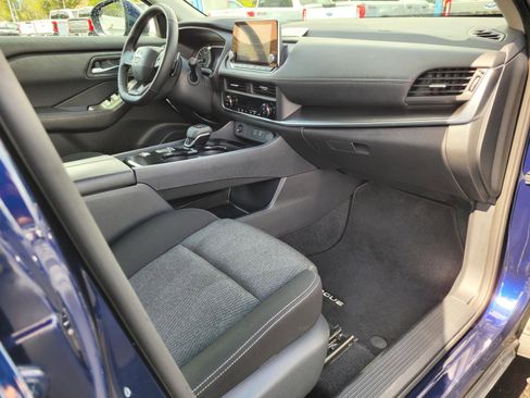 Used 2025 Nissan Rogue SV FWD image 21