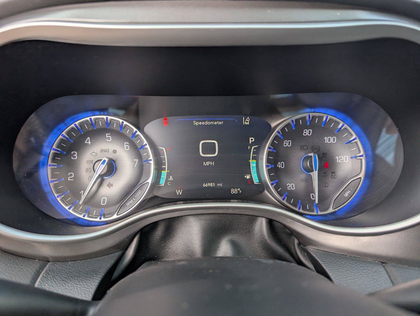 Used 2024 Chrysler Pacifica Touring-L FWD image 23