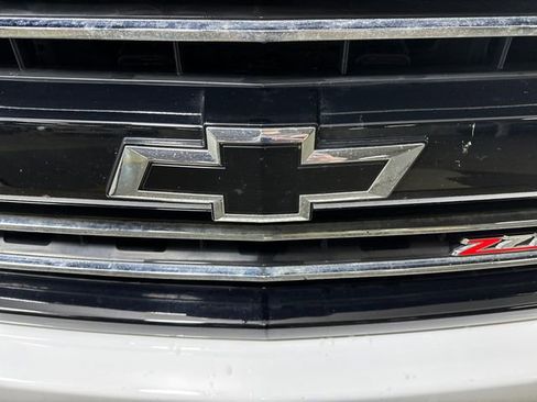 Used 2018 Chevrolet Silverado 1500 LT w/ Redline Edition image 9