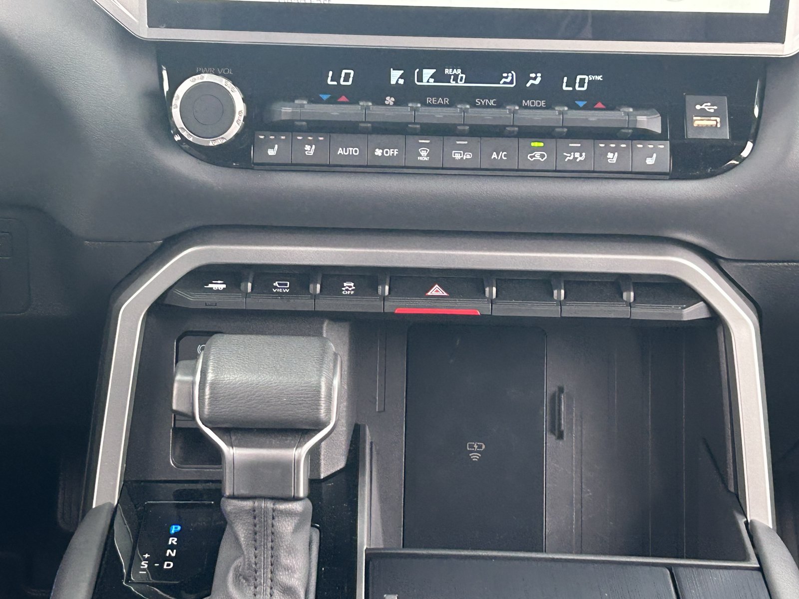 Used 2025 Toyota Sequoia Platinum AWD/4WD image 21