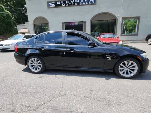 Used 2011 BMW 328i xDrive Sedan AWD/4WD image 8
